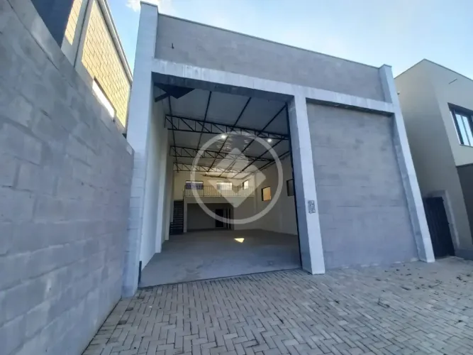 Galpão para locação, 179m2, ótima logística, fica bem na divisa entre Valinhos e Vinhedo. 