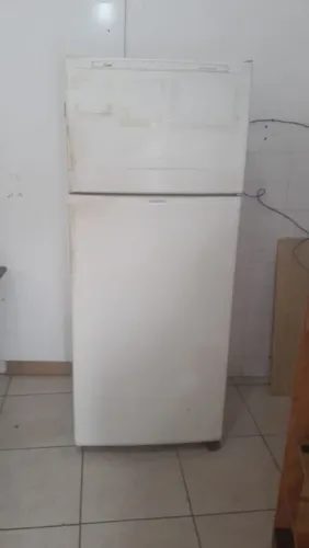 Vendo Geladeira Brastemp usada mas em perfeito estado de conservação funcionando.