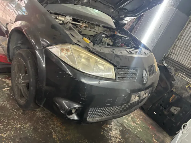 Farol lado direito megane