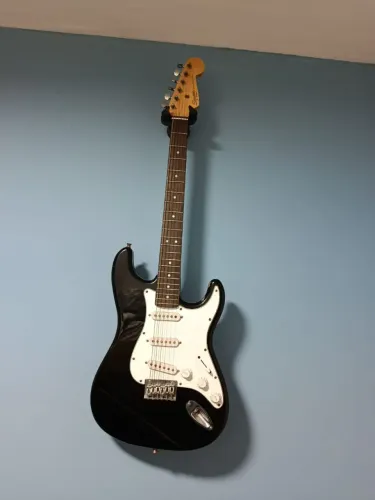 Guitarra Stratocaster Squier by Fender