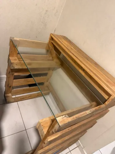 Mesa para computador gamer em paletes