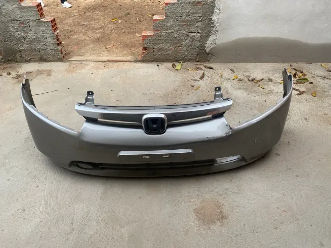 Para-choque dianteiro Honda Civic 2004 2005 2006 original com grade e emblema