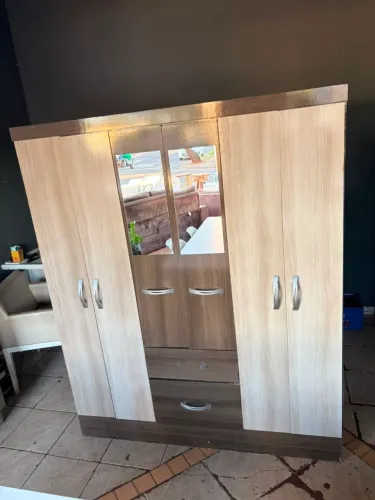 Guarda roupa casal médio 6 portas 2 gavetas medidas 1,50 por 1.80 usado ((ENTREGO MONTADO)