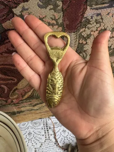 Abridor de garrafas em bronze polido motivo peixe 