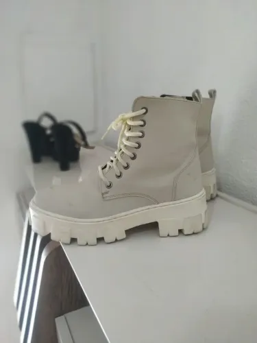 Vendo bota 36 de salto vizzano 36 os dois novos r$ 60 cada um
