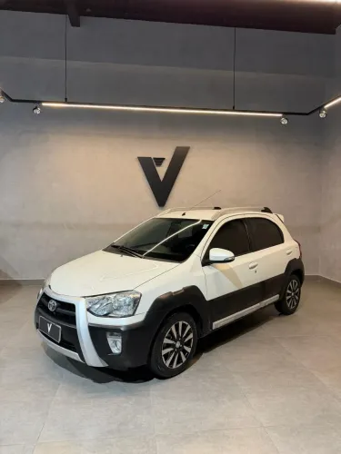 Toyota Etios Cross 1.5 Flex 16V 5P Mec. 2015