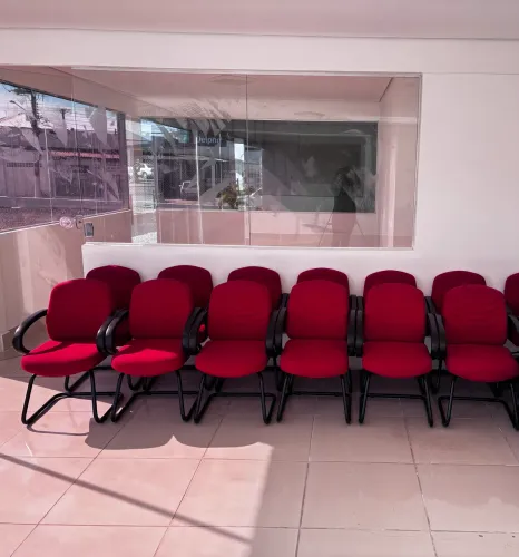 12 Cadeira Escritório Diretor Fixa, Vermelha, Base Preta