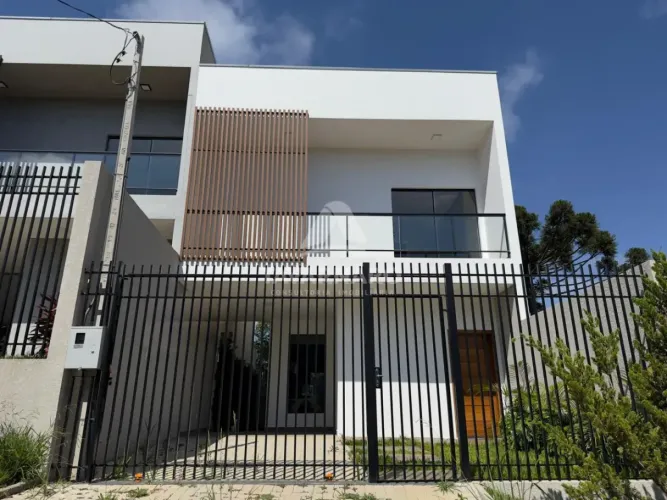 Sofisticação em Cada Detalhe - Sobrado no Bairro Estrela