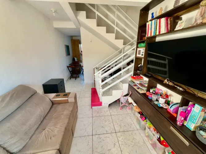 CASA COM 2 QUARTOS E 2 VAGAS DE GARAGEM À VENDA NOS INGLESES EM FLORIANÓPOLIS