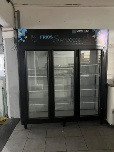 Refrigerador expositor 3 portas ( 3 meses de uso ) 