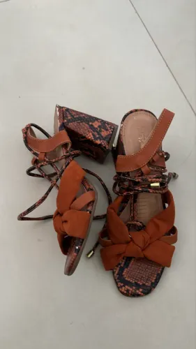 Sandália 35 laranja com preto