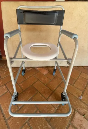 Cadeira de banho na caixa