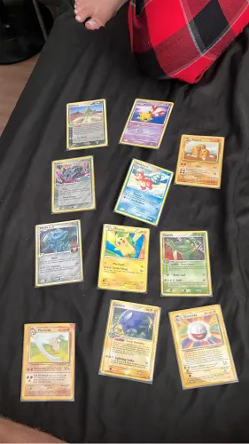Cartas Pokémon antigas e raras.