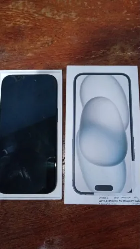 Vendo iPhone15 256GB, excelente estado 97% garantia na loja , tem caixa