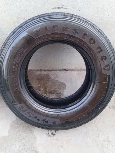 Venda se 3 pneus pra caminhão 3/4