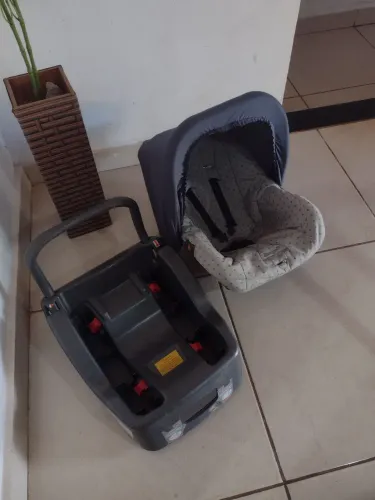 Bebê conforto com base pra carro