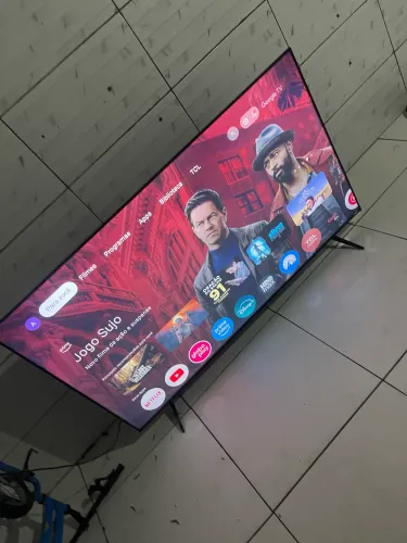 TV 65 polegadas dois meses de uso