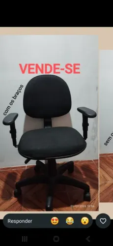Cadeira executiva giratoria com braço base de ferro sem capa cor preto