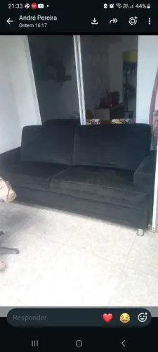 Sofa confortável a venda, com pés de alumínio