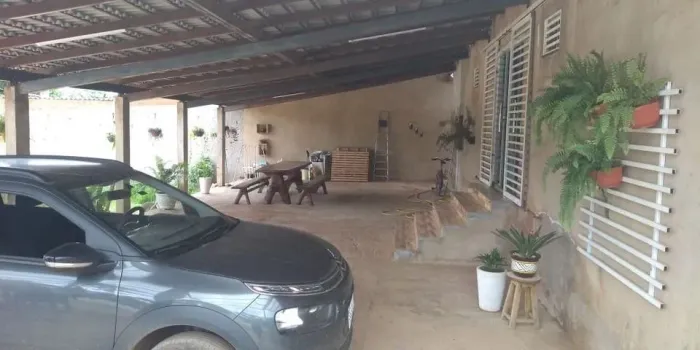 Vendo ou troco casa com 4 quartos e 4 banheiros atrás do setor de oficinas em Brazlândia