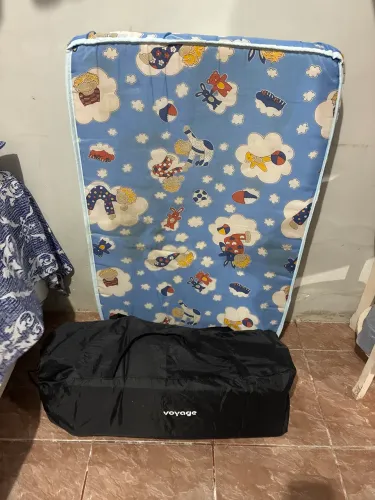 Berço portátil com colchão