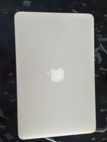 Vendo MacBook perfeito.. super bem conservado