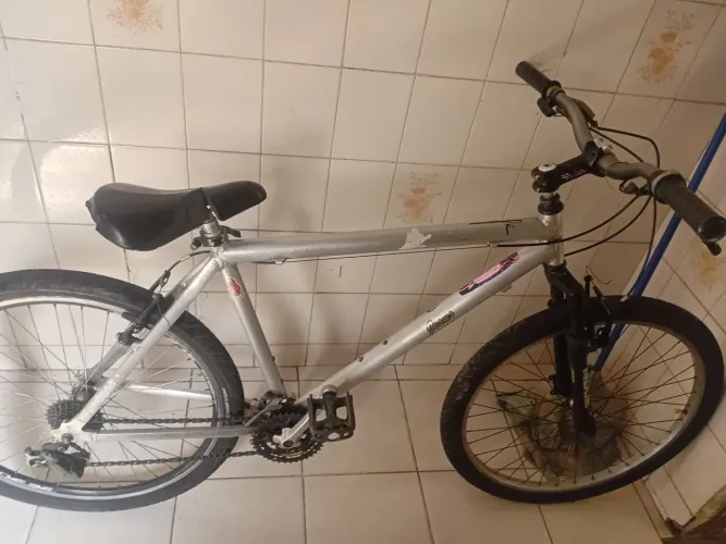 Vendo bike aro 26 leia a descrição 