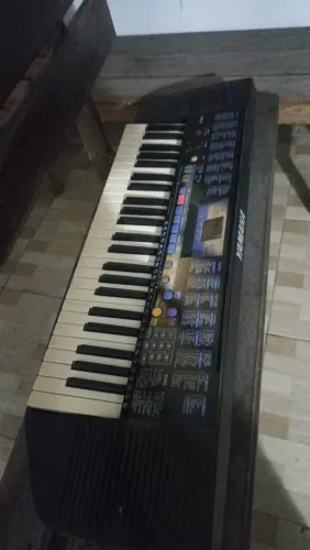 Teclado músical com defeito