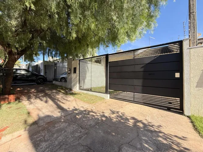 Casa para alugar em Maringá, Loteamento Sumaré, com 2 quartos, com 150.11 m²