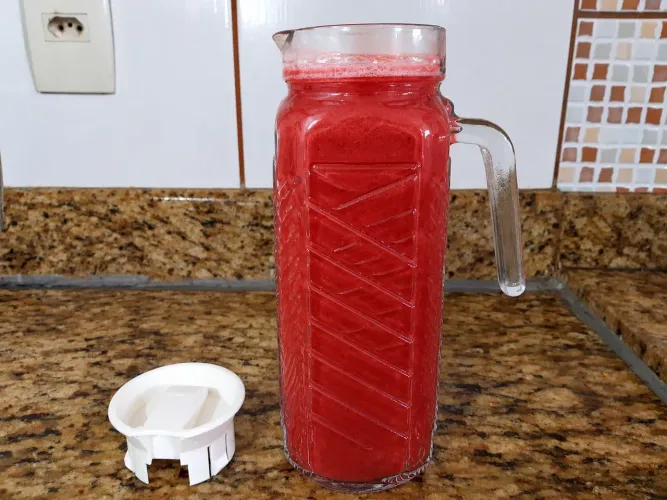 Jarra de suco com tampa