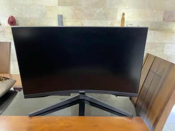 Monitor Gamer Samsung Odyssey G5 27? Curvo QHD 144Hz Impecável