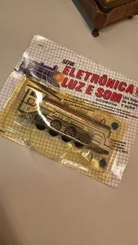 Trem eletrônico, funciona luz e som estrela