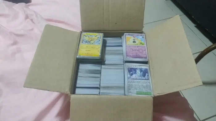 vendo aproximadamente um pouco mais de 1000 cartas, valor a negociar no pv