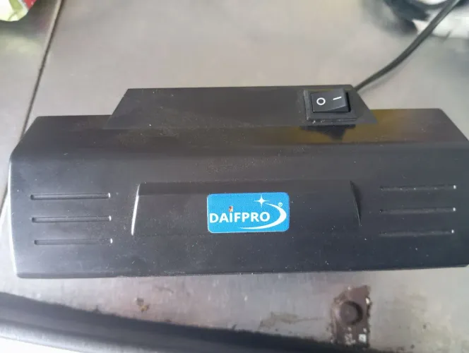IDENTIFICADOR DE DINHEIRO FALSO COM UV