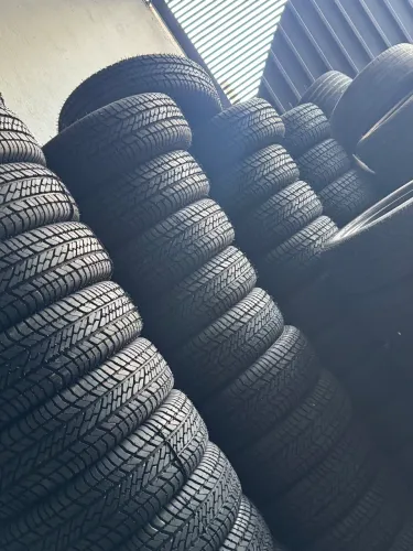 LOTE CARGA DE PNEUS PARA REVENDEDORES 