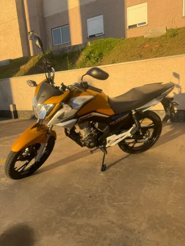 Honda CG 160 Titan 2022 - excelente estado