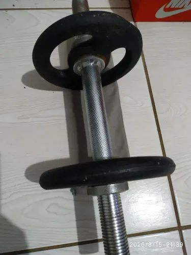 Barra maciça de musculação com rosca + anilhas de 2 kg