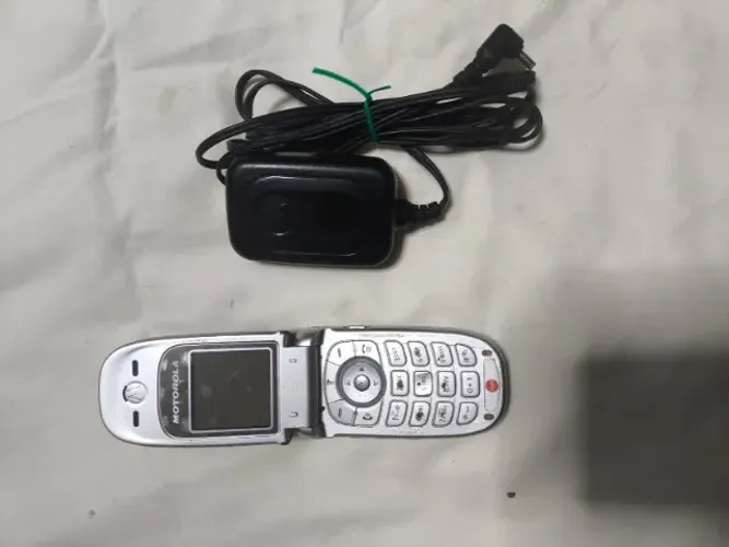 Celular Motorola V220 - Prata Antigo (Usado)