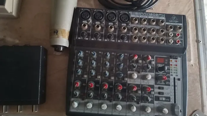 Mesa de som Behringer