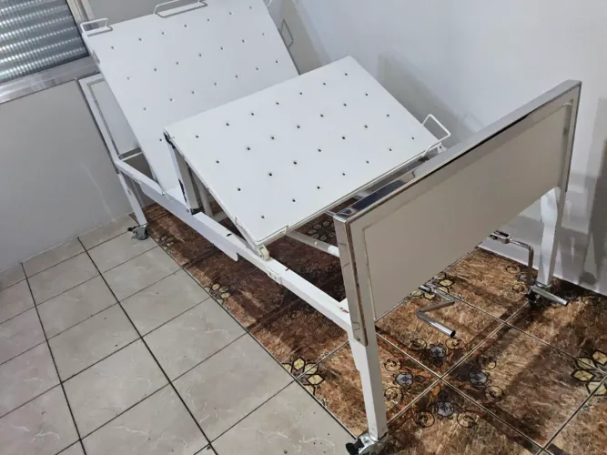 Vendo cama hospitalar