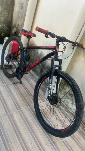 Bicicleta Aro 29 - Funcionando, Boa para Uso e com Detalhes a Fazer