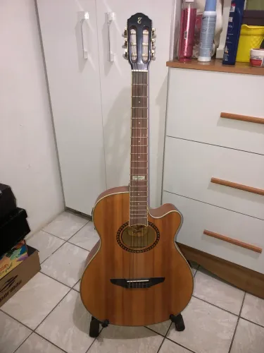 Vende-se violão elétrico Flat aco Sf14, com suporte, uma paleta e capa soft case 