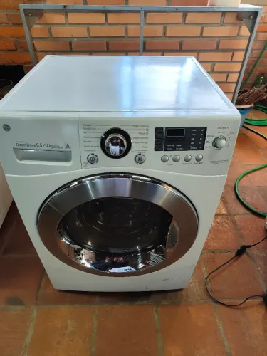 Lava e seca LG 8,5/4Kg Direct Drive, inverter 