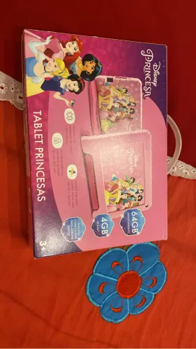 Vendo tablet das princesas semi novo