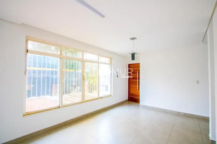 SOBRADO para ALUGUEL com 208m² no bairro Vila Assunção com 3 quartos e 2 vagas. Santo Andr