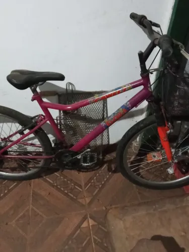 Vende-se uma bicicleta