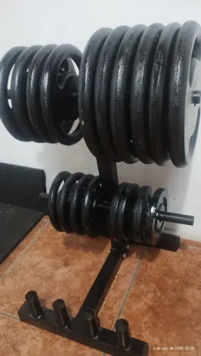 Equipamento de musculação anilhas temos par 10 kilos,5 kilos, 4 kilos, 3 kilos outros 