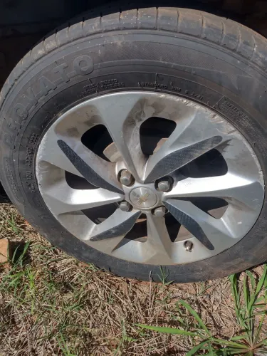 Vendo 2 rodas do prisma 