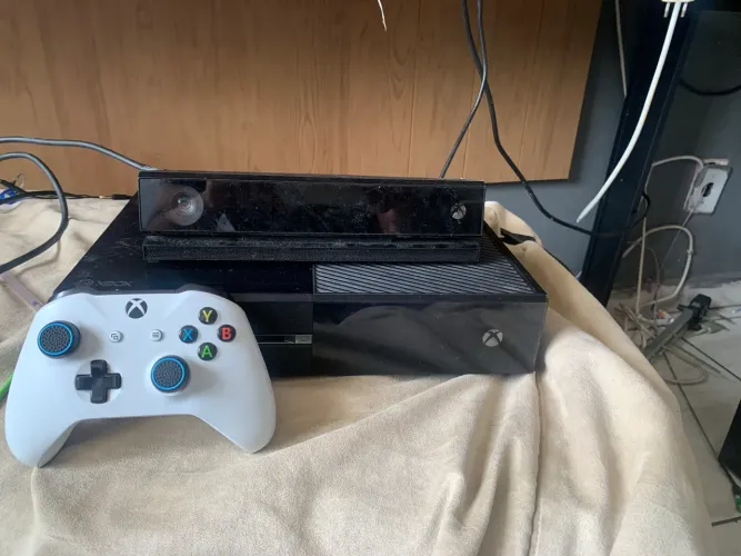 Xbox one fat 600 reais , incluso controle e kineckt
