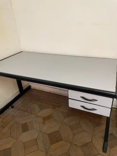 Mesa escrivaninha c/2 gavetas, 150x75x75